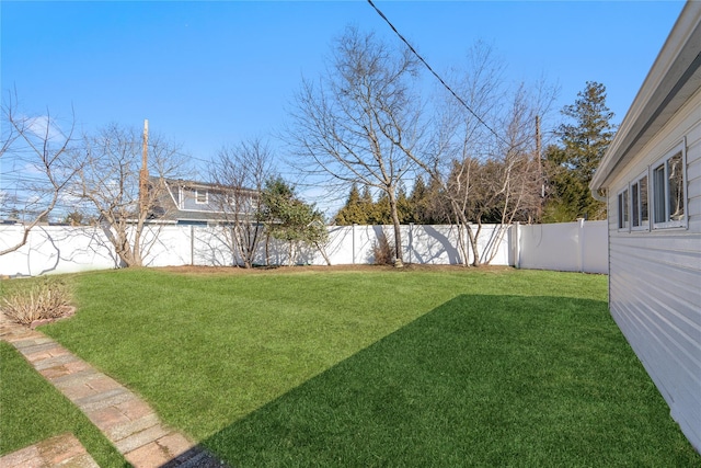 view of yard featuring a fenced backyard