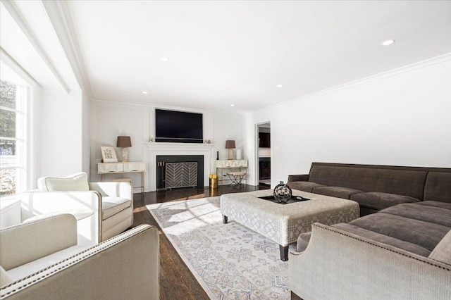 living area featuring recessed lighting, a fireplace, wood finished floors, and crown molding