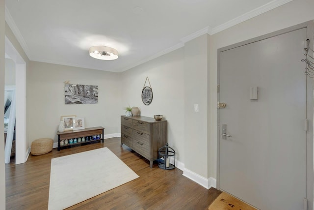 entryway featuring crown molding, baseboards, and wood finished floors