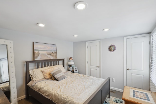 bedroom featuring visible vents, recessed lighting, baseboards, and wood finished floors