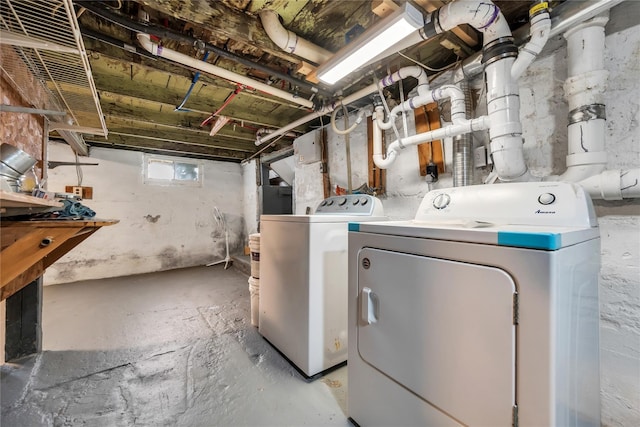 basement with washing machine and dryer