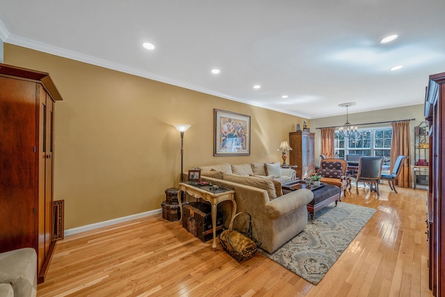 living area featuring recessed lighting, baseboards, light wood-style floors, an inviting chandelier, and crown molding