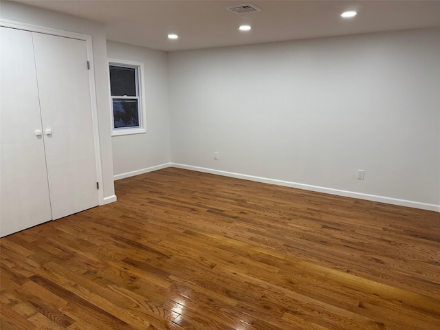 unfurnished bedroom featuring dark wood-style floors, recessed lighting, visible vents, and baseboards