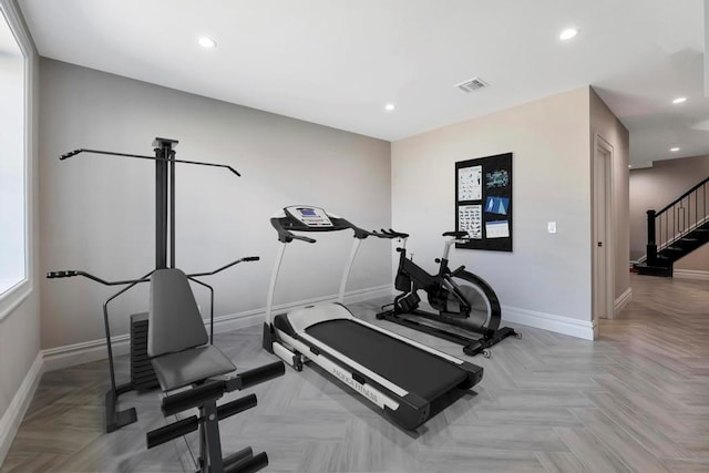 workout room with baseboards, visible vents, and recessed lighting