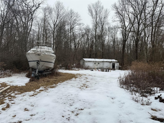 view of yard layered in snow