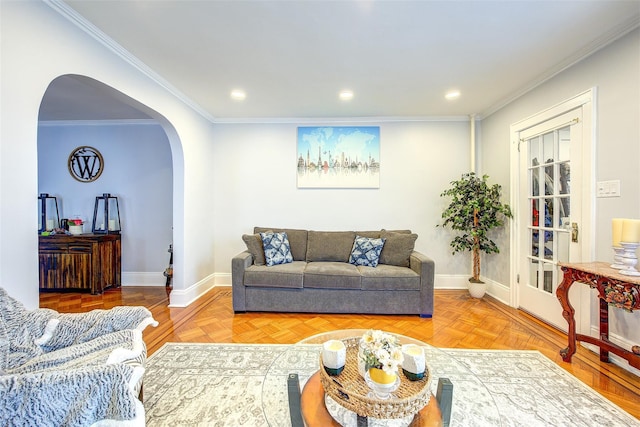 living room featuring baseboards, arched walkways, crown molding, and recessed lighting