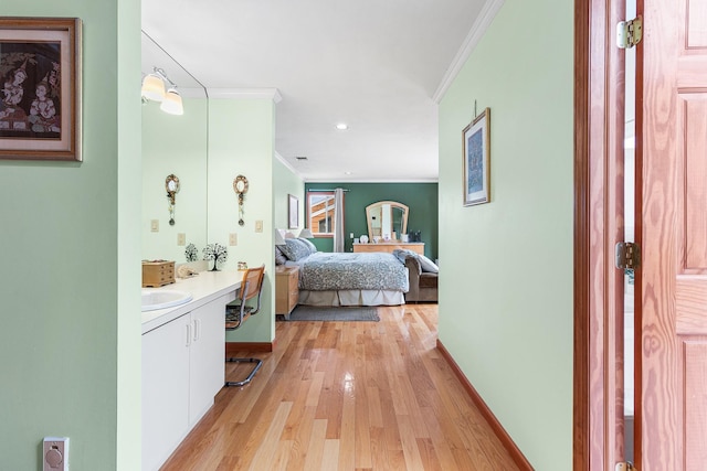 bedroom featuring light wood-style flooring, baseboards, crown molding, and recessed lighting