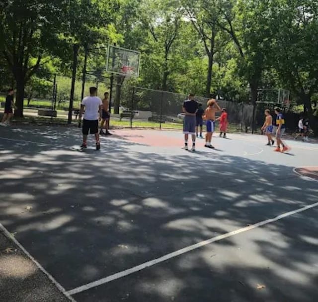 118-82 Metropolitan Ave Unit 1B, Kew Gardens, NY 11415 - view of sport court featuring community basketball court and fence