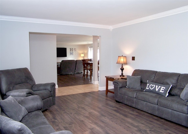 living area featuring ornamental molding, wood finished floors, and baseboards