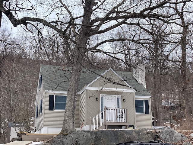 view of front of house featuring a shingled roof