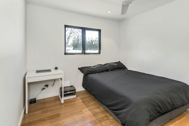 bedroom featuring light wood finished floors, recessed lighting, and baseboards