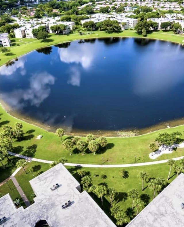 Listing photo 2 for 5280 Las Verdes Cir Unit 307, FL 33484