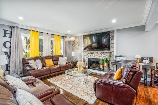 living area featuring recessed lighting, a fireplace, wood finished floors, and crown molding