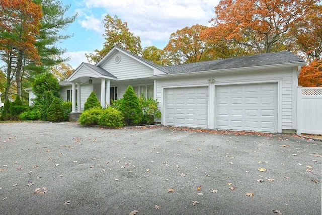 view of front facade with a garage and driveway