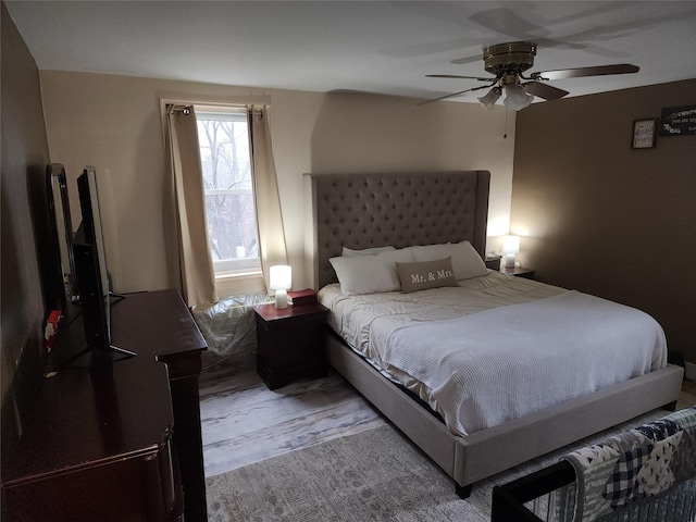 bedroom featuring light wood finished floors and a ceiling fan