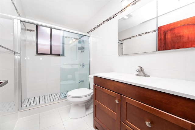 full bathroom with backsplash, a shower stall, toilet, and vanity