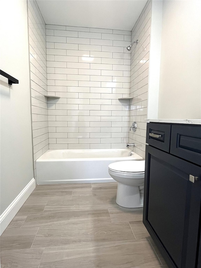 full bathroom featuring wood tiled floor, baseboards, toilet, and shower / bathtub combination