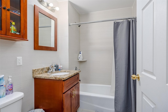 bathroom featuring vanity, toilet, and shower / tub combo