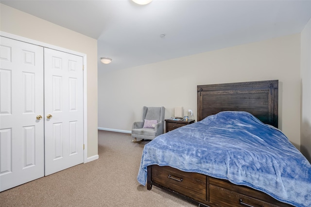 bedroom featuring a closet, baseboards, and carpet flooring