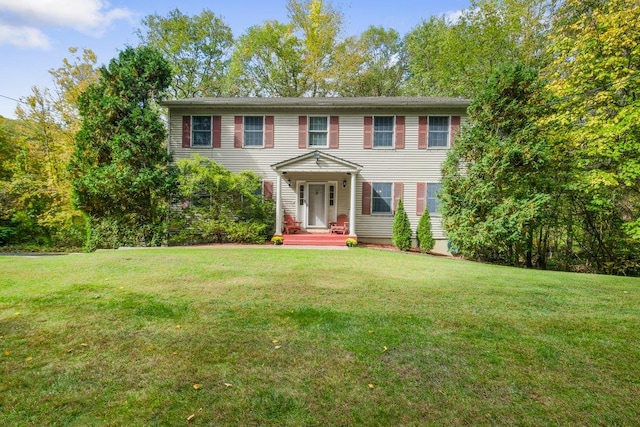 colonial inspired home featuring a front lawn