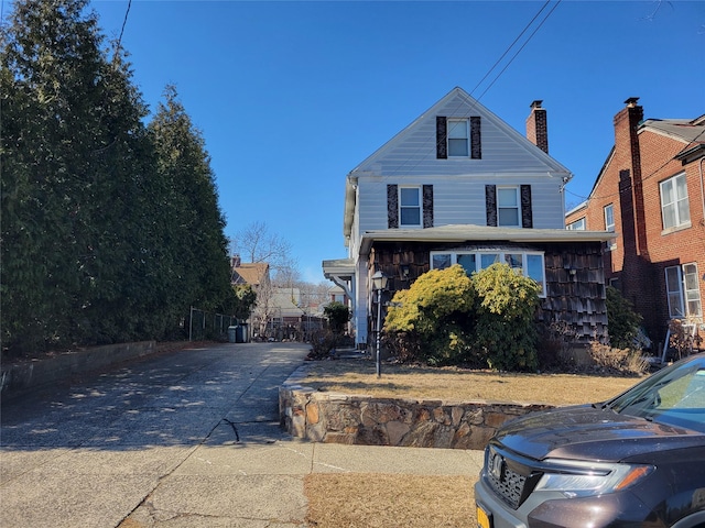 view of front of property