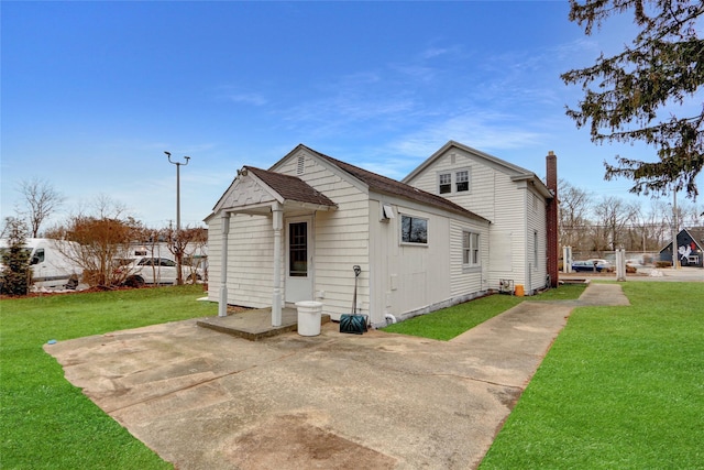 exterior space featuring a lawn