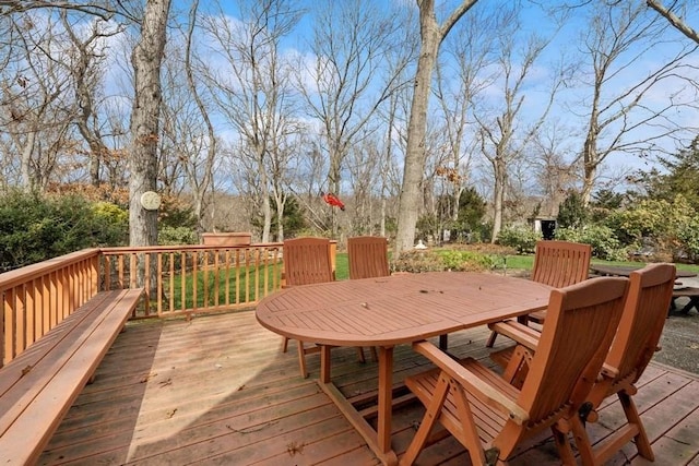 deck with outdoor dining space