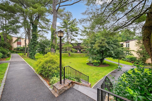 103 Wiltshire Rd Unit D13, Scarsdale, NY 10583 - view of home's community with a lawn