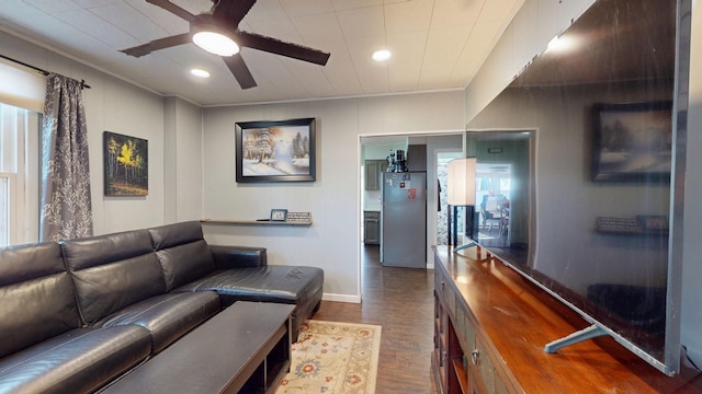 living room featuring dark wood-style floors, ceiling fan, ornamental molding, and recessed lighting