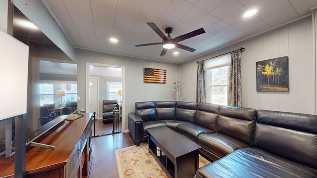 living area with ceiling fan, recessed lighting, dark wood finished floors, and crown molding