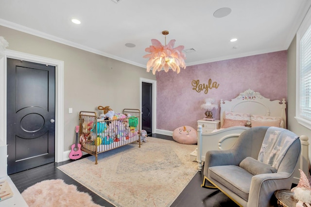 bedroom with crown molding, wood finished floors, baseboards, visible vents, and recessed lighting
