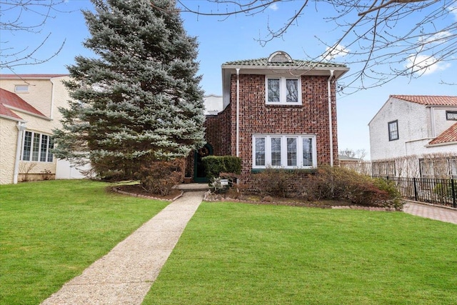 view of front of house featuring a front lawn and fence