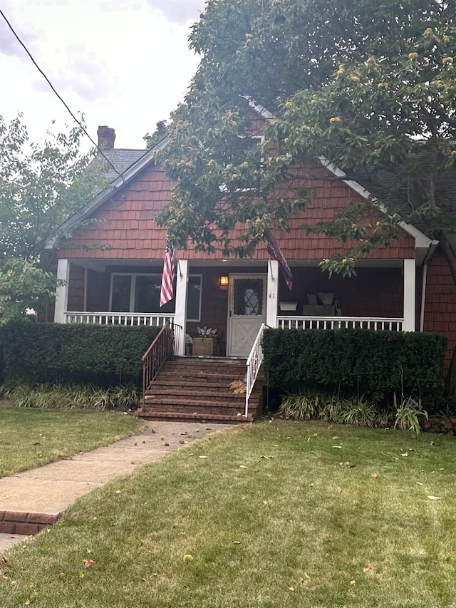 view of front facade with a porch and a front yard