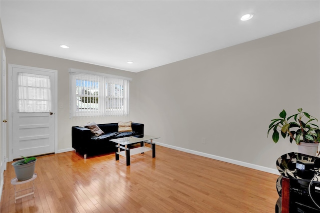 sitting room featuring light wood-style floors, recessed lighting, and baseboards