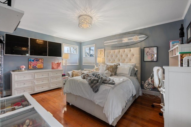 bedroom featuring baseboards, crown molding, and hardwood / wood-style floors