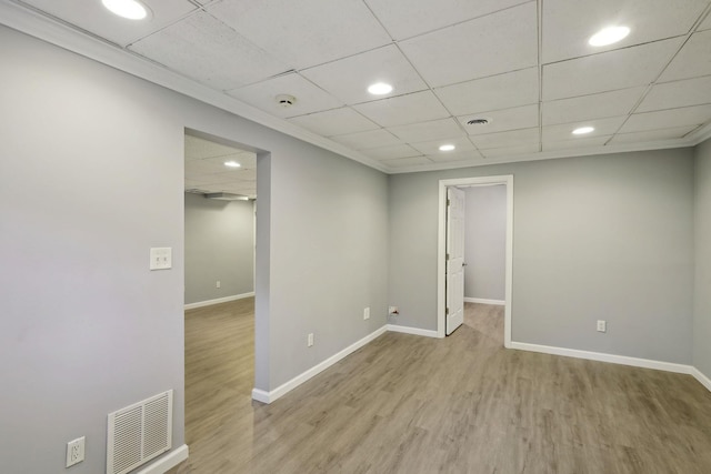 unfurnished room featuring baseboards, visible vents, a drop ceiling, wood finished floors, and recessed lighting