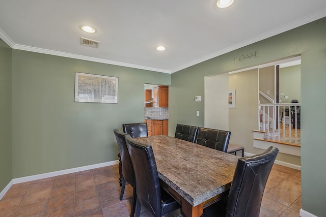 dining space featuring recessed lighting, baseboards, visible vents, and ornamental molding