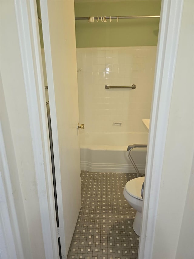 full bathroom with shower / bath combination and toilet