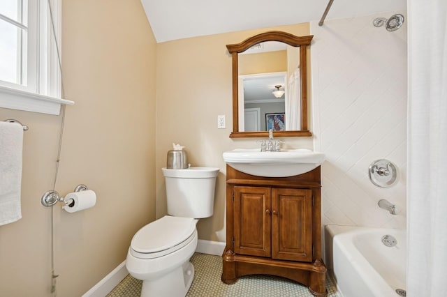 full bath with shower / tub combo, vanity, toilet, and baseboards