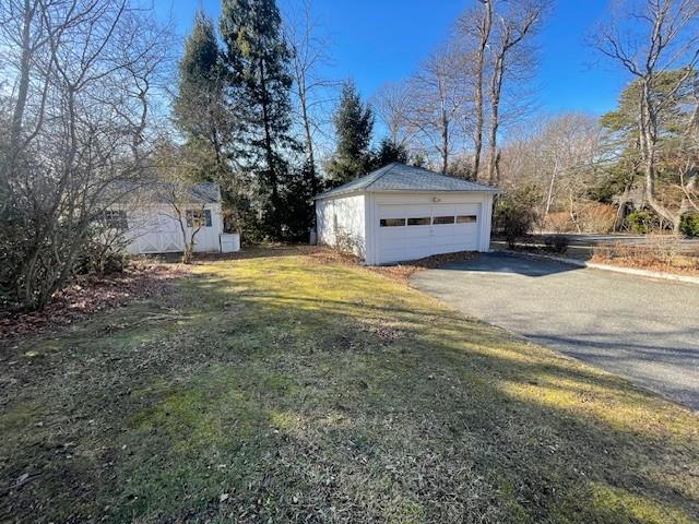 view of detached garage