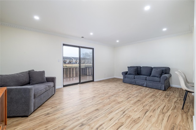 living room with light wood-type flooring, baseboards, crown molding, and recessed lighting