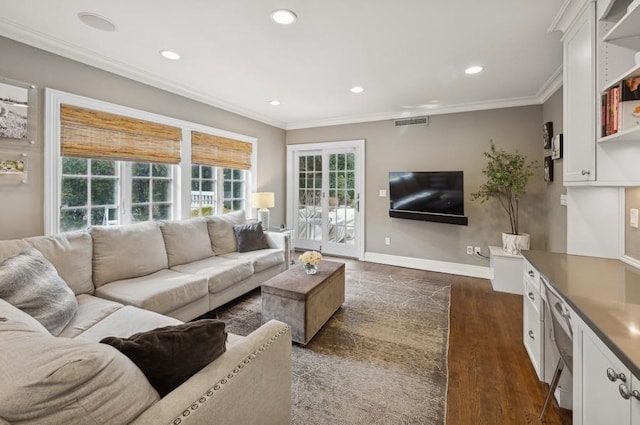 living area featuring visible vents, baseboards, ornamental molding, recessed lighting, and dark wood-style flooring