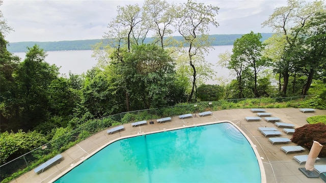 2727 Palisade Ave Unit 4H, Bronx, NY 10463 - community pool with a patio and a water view