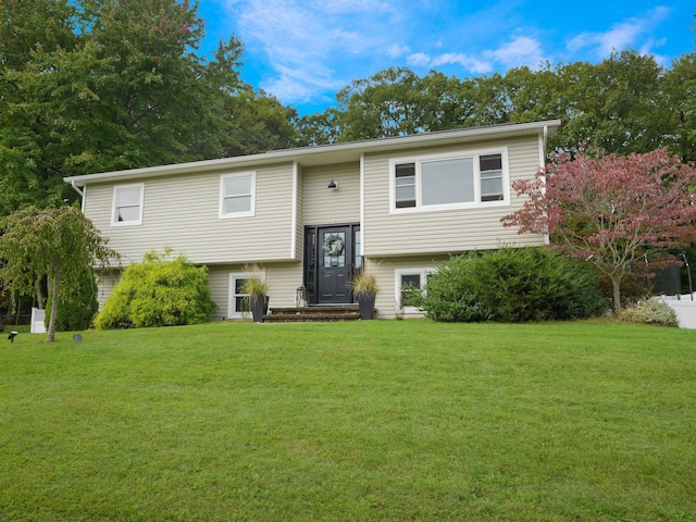 split foyer home with a front yard