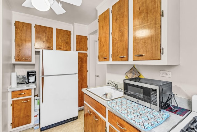 2390 Palisade Ave Unit 5J, Bronx, NY 10463 - kitchen featuring stainless steel microwave, freestanding refrigerator, light countertops, and ceiling fan