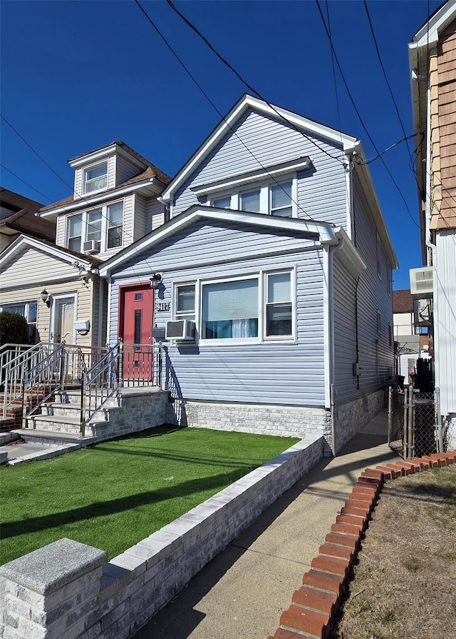 view of front of house featuring a front yard