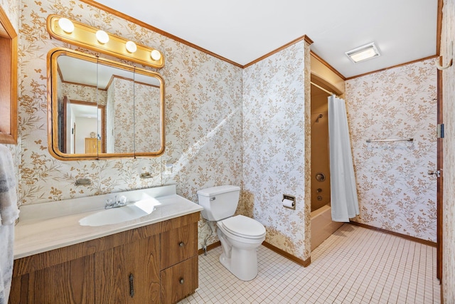 full bath featuring toilet, vanity, baseboards, visible vents, and wallpapered walls