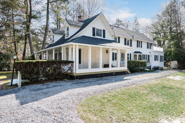 view of front of house with a porch and driveway