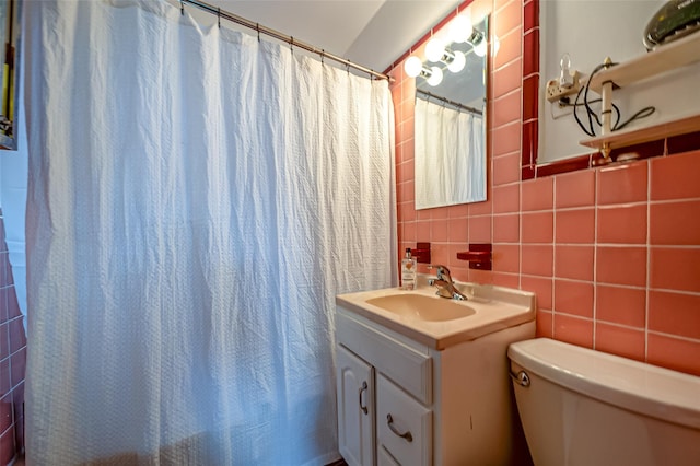 full bathroom featuring decorative backsplash, toilet, curtained shower, vanity, and tile walls