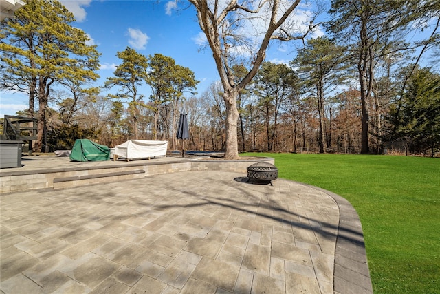 view of patio with an outdoor fire pit